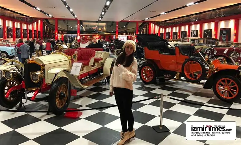 picture of the woman in car key museum in izmir